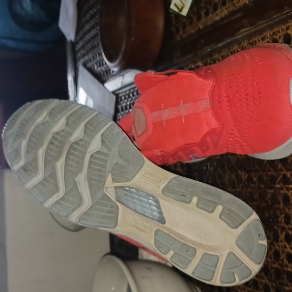 Women's/Mens  ASICS GEL-Kayano size 12 peach pink in color - Picture 6 of 7